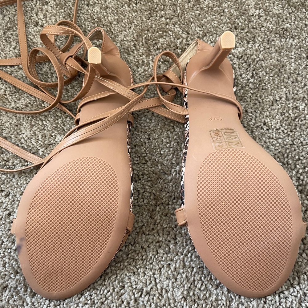Heels - Picture 4 of 4